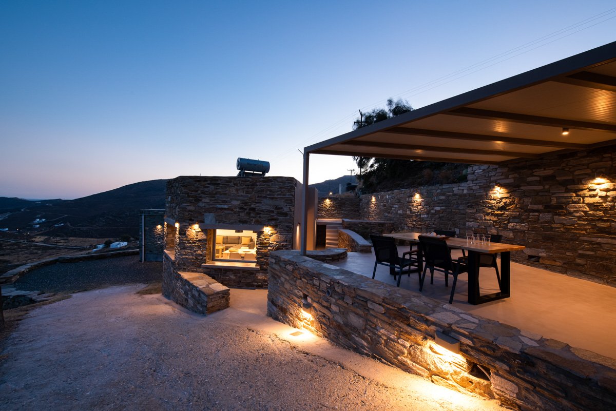 Superior Residence Exterior Dusk